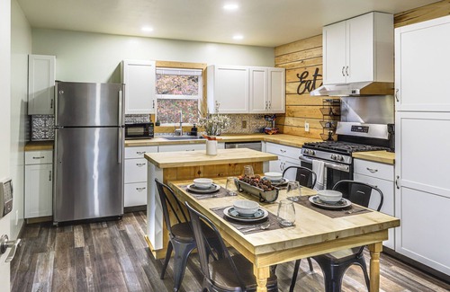 Lynx Cabin | 1 Mi to Hunting: Cozy & Secluded Stout Cabin