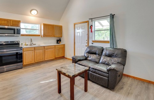 Stockdale House | < 1 Mi to Main St: Quiet Home w/Yard in Stockdale