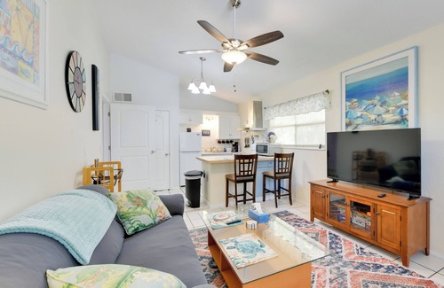 Laurel Apartment | < 1 Mi to Nokomis Beach: Tranquil Couple’s Retreat