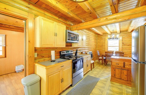 Pocahontas Cabin | < 1 Mi to Spearhead ATV Trails: Cabin w/Deck!