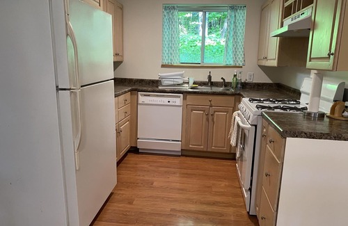 West Dover House | 1 mile to Mt Snow, Pet friendly 2BDR clean