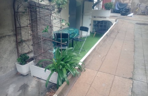 Lazaret Apartment | 1 min to the centre of the port of Nice. 7 mins from Beach 2 mins to tram stop