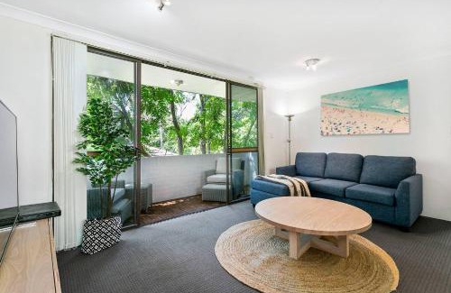 Bondi Beach Apartment | 1 min walk to beach +Parking/Bondi Bliss Lamrock