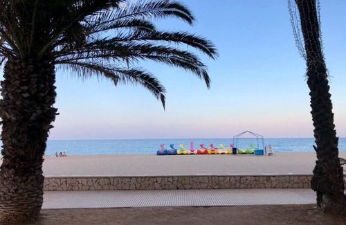 L'Hospitalet de l'Infant Villa | 1 minute to the beach! Family-sized Garden and BBQ