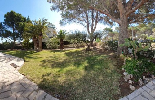 L'Hospitalet de l'Infant Villa | 1 minute to the beach! Family-sized Garden and BBQ