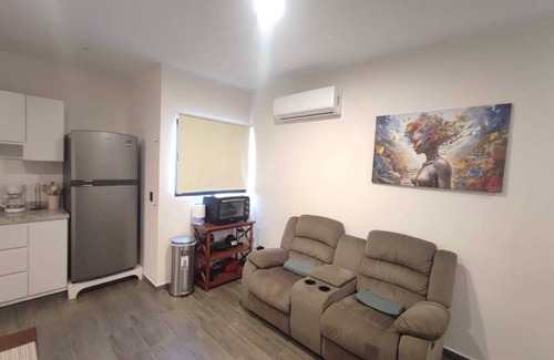 Downtown Mazatlan Apartment | 1 Minute Walking to the Beach in Mazatlán, 1 Bedroom, 3 double beds,washer/dryer