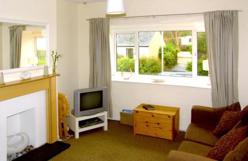 Angle House | 1 Mirehouse Place