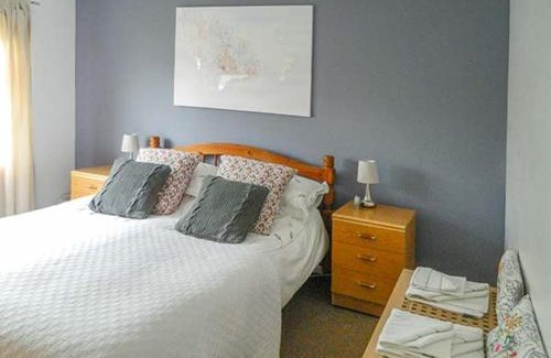 Angle House | 1 Mirehouse Place