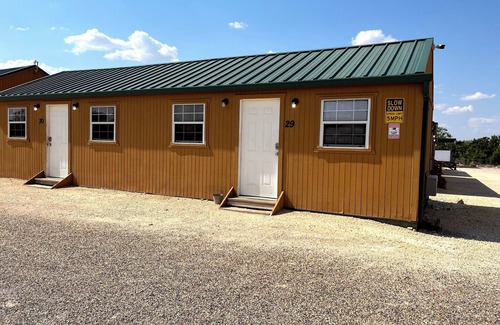 Big Spring Cabin | 1-room Cabin with 2 beds, Kitchen, Shower, fitness room, laundry, in Big Spring