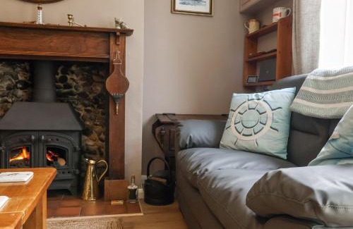 Lowestoft House | 1 Rumsby Cottages