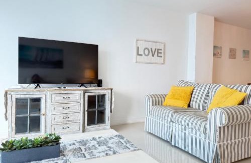 Sunny Isles Beach Apartment | 1 SPRING PROMO - Sunny Isles Seaview Condo, Walk to Beach, Amazing Amenities