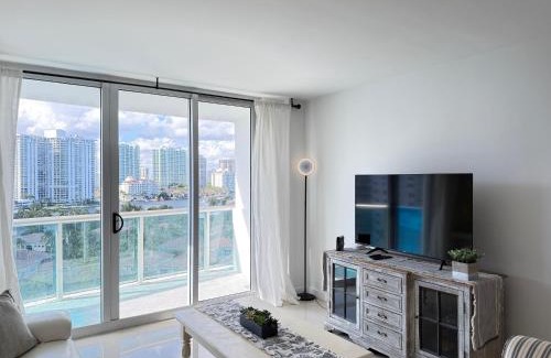 Sunny Isles Beach Apartment | 1 SPRING PROMO - Sunny Isles Seaview Condo, Walk to Beach, Amazing Amenities