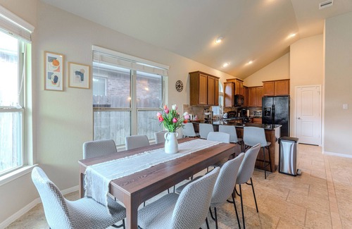 Tomball House | 1 story, foosball, COZY 3 bedroom in The Woodlands ! !