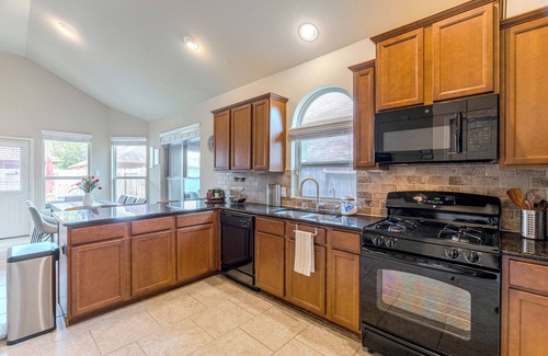 Tomball House | 1 story, foosball, COZY 3 bedroom in The Woodlands ! !