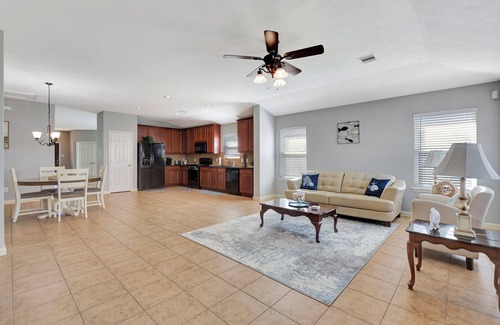 League City House | 1 - Story Home in League City Close to Kemah and Galveston