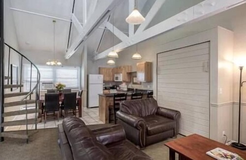 North Park City Hotel | 1 Sweetwater Lift Lodge Resort, Pool Table, Gym!