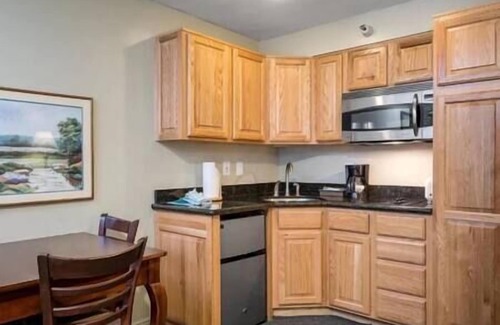 North Park City Hotel | 1 Sweetwater Lift Lodge Resort, Pool Table, Gym!