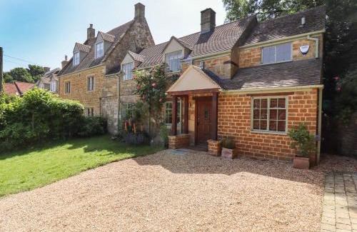 Moreton-in-Marsh House | 1 The Lane
