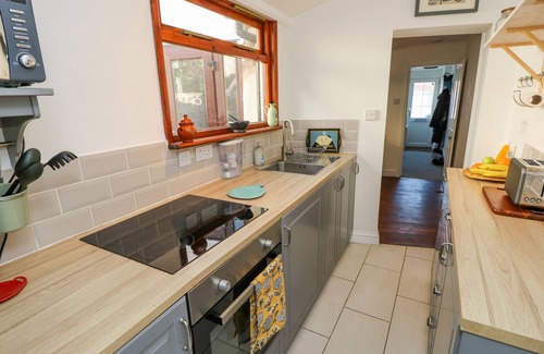 Ventnor Cottage | 1 TULSE HILL COTTAGES, pet friendly, with a garden in Ventnor