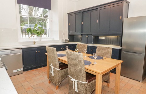 Menai Bridge Cottage | 1 TYN Y CAEAU APARTMENT, family friendly in Menai Bridge