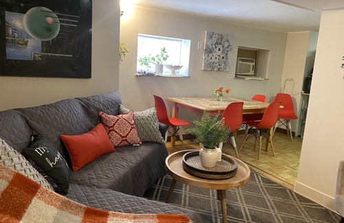 Franklin Park Apartment | 10-15 MIN FROM O'HARE CHICAGO-LOVELY 3BEDROOMS GARDEN APARTMENT