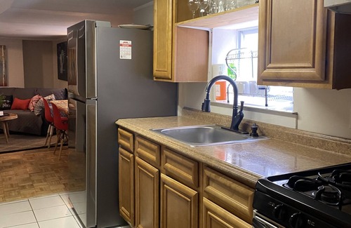 Franklin Park Apartment | 10-15 MIN FROM O'HARE CHICAGO-LOVELY 3BEDROOMS GARDEN APARTMENT