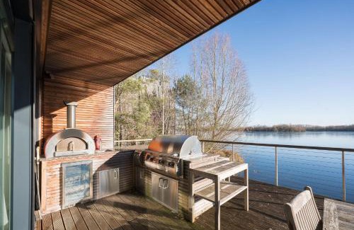 Lechlade House | 10 Bowmoor Edge By Birch Stays