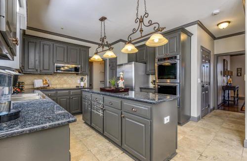 Cartersville House | 10 Bridlewood Court Cartersville