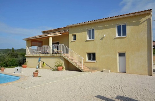 Saint-Laurent-de-Carnols Villa | 100 m² Villa ∙ 3 bedrooms ∙ 6 guests