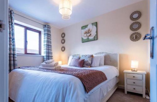 Milton Keynes House | 10 Guests - 5 Bedrooms - Free Parking - Lux House