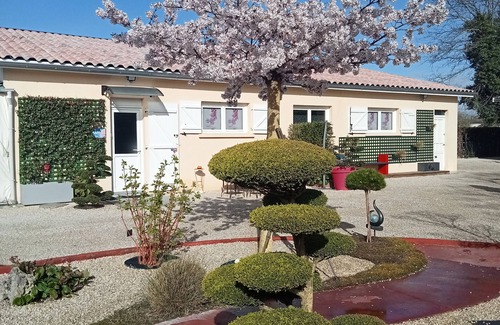 Saint-Medard-de-Guizieres House | 10 minutes from St Emilion! A break somewhere in the garden of maple and niwakin