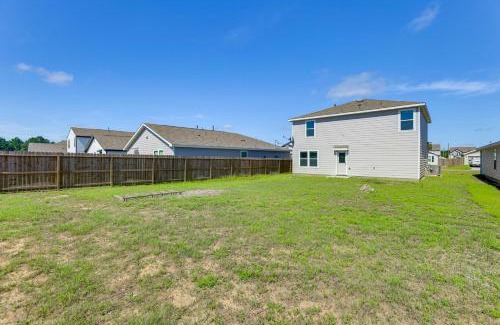 New Caney House | 10 Mi to Lake Houston Retreat with Backyard!