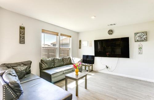 New Caney House | 10 Mi to Lake Houston Retreat with Backyard!