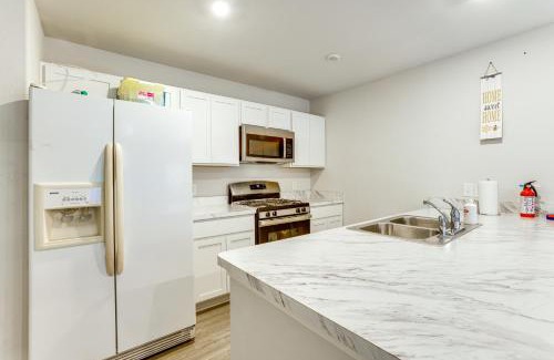 New Caney House | 10 Mi to Lake Houston Retreat with Backyard!