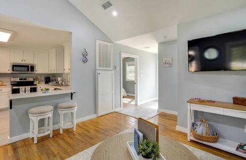 Iuka Cottage | 10 Mi to Tennessee River: Blue Willow-themed Home