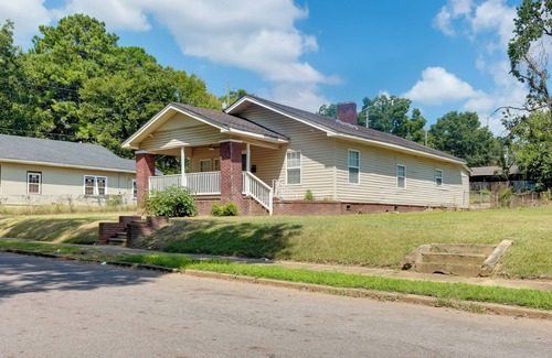 Birmingham House | < 10 Mi to UAB: Birmingham Group Getaway