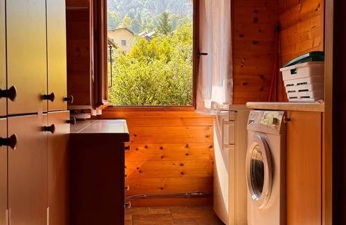 Faverges-Seythenex Ski Chalet | 10 min from Lake Annecy, large, quiet chalet with view