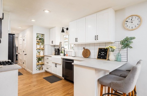 West Congress House | 10 Min to Downtown~Luxury Home w/Pool, Outdoor TV