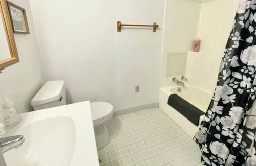 Indianapolis House | 10 Min to Lucas Oil, Sleeps 9! Huge 3 Bd 2ba Home