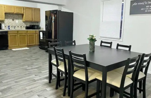 Indianapolis House | 10 Min to Lucas Oil, Sleeps 9! Huge 3 Bd 2ba Home