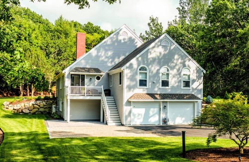 Silver Beach House | 10 min to Old Silver Beach; 20 min to Woods Hole