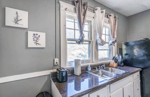 Memphis House | 10 Min to U of Memphis-Rozelle Retreat Left Unit
