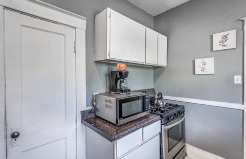 Memphis House | 10 Min to U of Memphis-Rozelle Retreat Left Unit