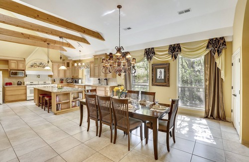 Marion House | 10 Minutes from Downtown Memphis - Southern Luxury in this Spacious Home