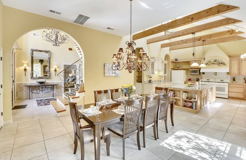 Marion House | 10 Minutes from Downtown Memphis - Southern Luxury in this Spacious Home