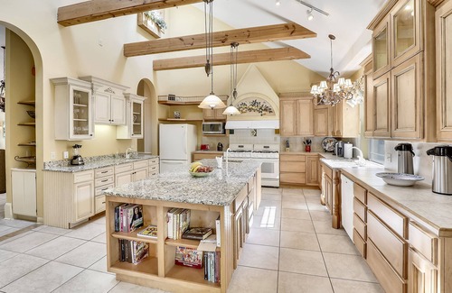 Marion House | 10 Minutes from Downtown Memphis - Southern Luxury in this Spacious Home