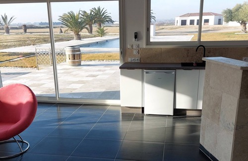 Aimargues Apartment | 10 minutes from the sea and close to shops rent T2