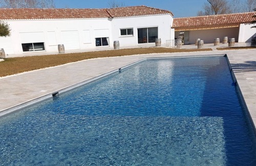 Aimargues Apartment | 10 minutes from the sea and close to shops rent T2