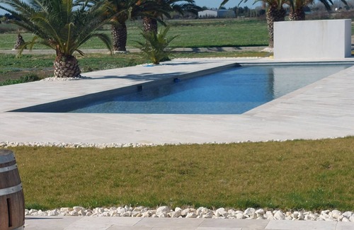 Aimargues Apartment | 10 minutes from the sea and close to shops rent T2