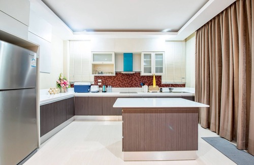Central Pattaya Villa | 10 minutes to the Pattaya beach! Family-sized villa with private pool & kitchen